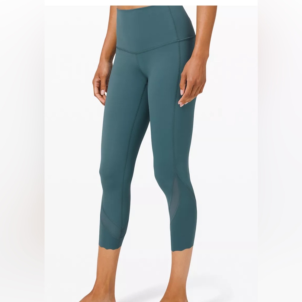Lululemon Wunder Under Scalloped High-Rise Crop 23" Full-On Luxtreme - size 4